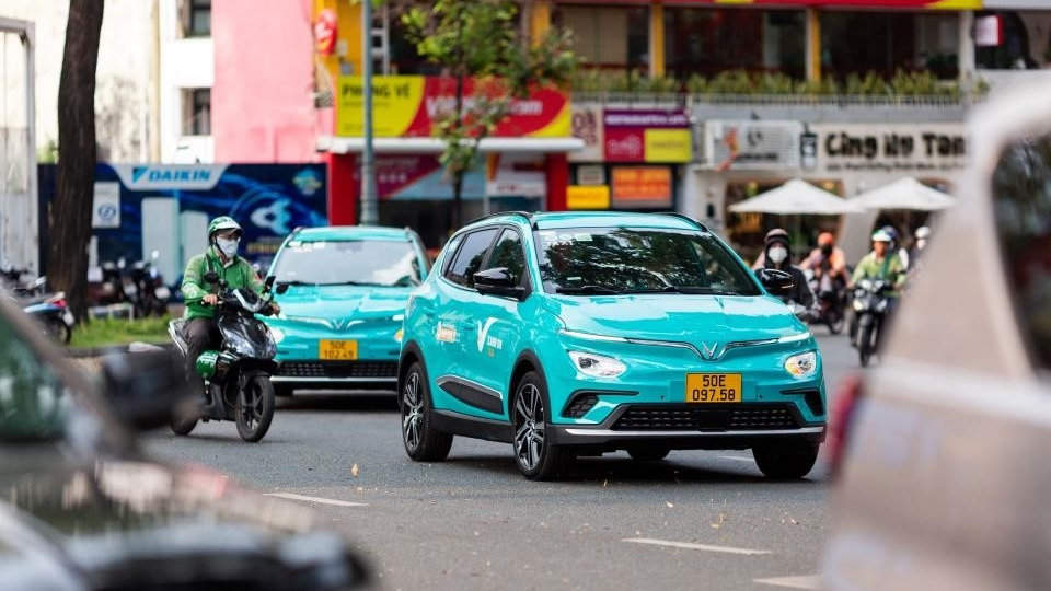 If you are travelling with luggage, a private car is usually the best option for a smoother and easier transfer from Hanoi to Ha Long.