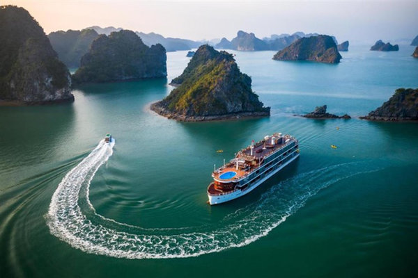 Ha Long Bay vs Lan Ha Bay: Which One Is Right for You?