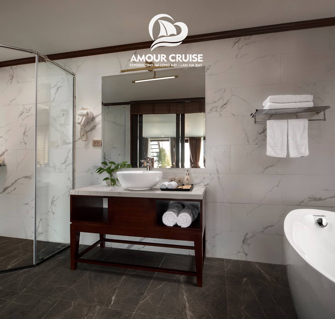 Amour Cruise