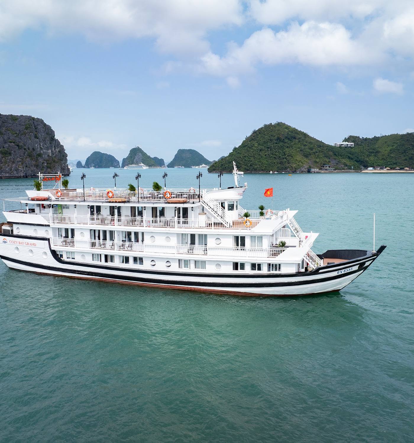 Cozy Bay Grand Cruise