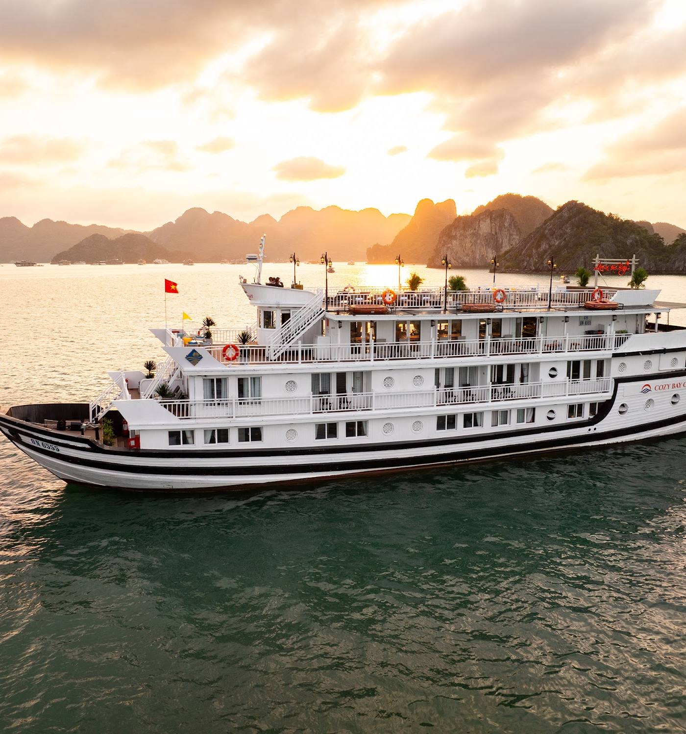 Cozy Bay Grand Cruise