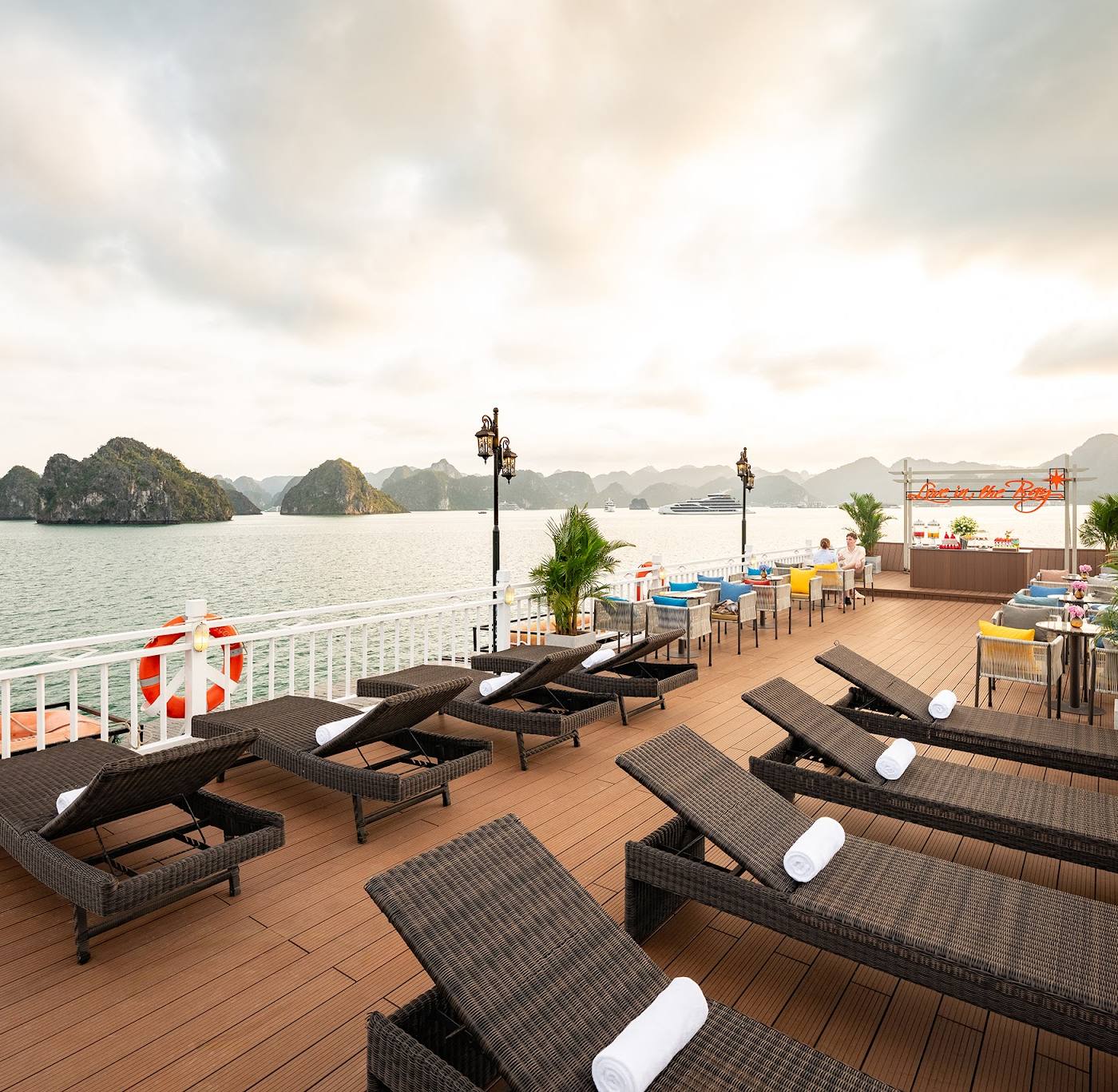 Cozy Bay Grand Cruise