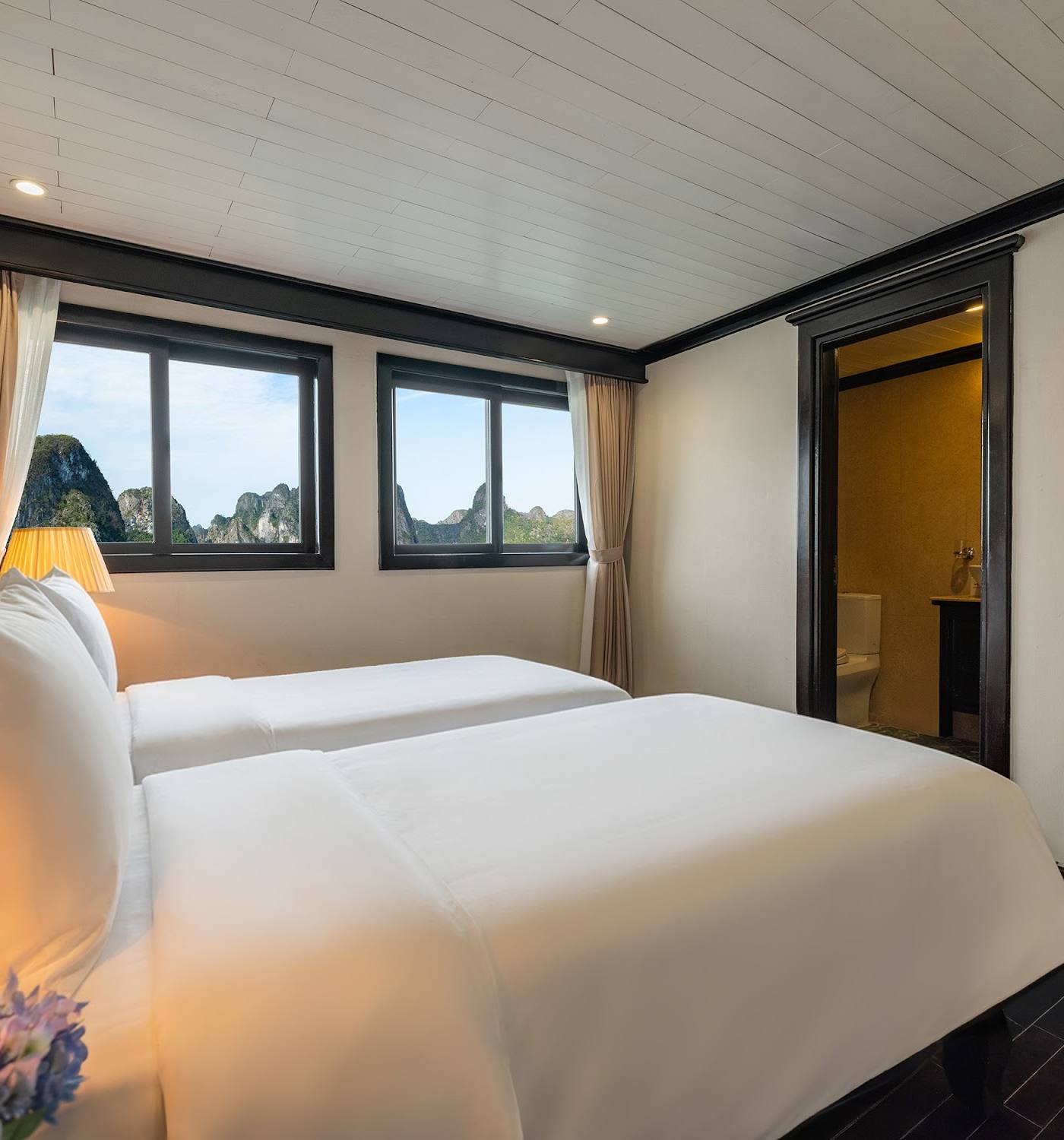 Cozy Bay Grand Cruise