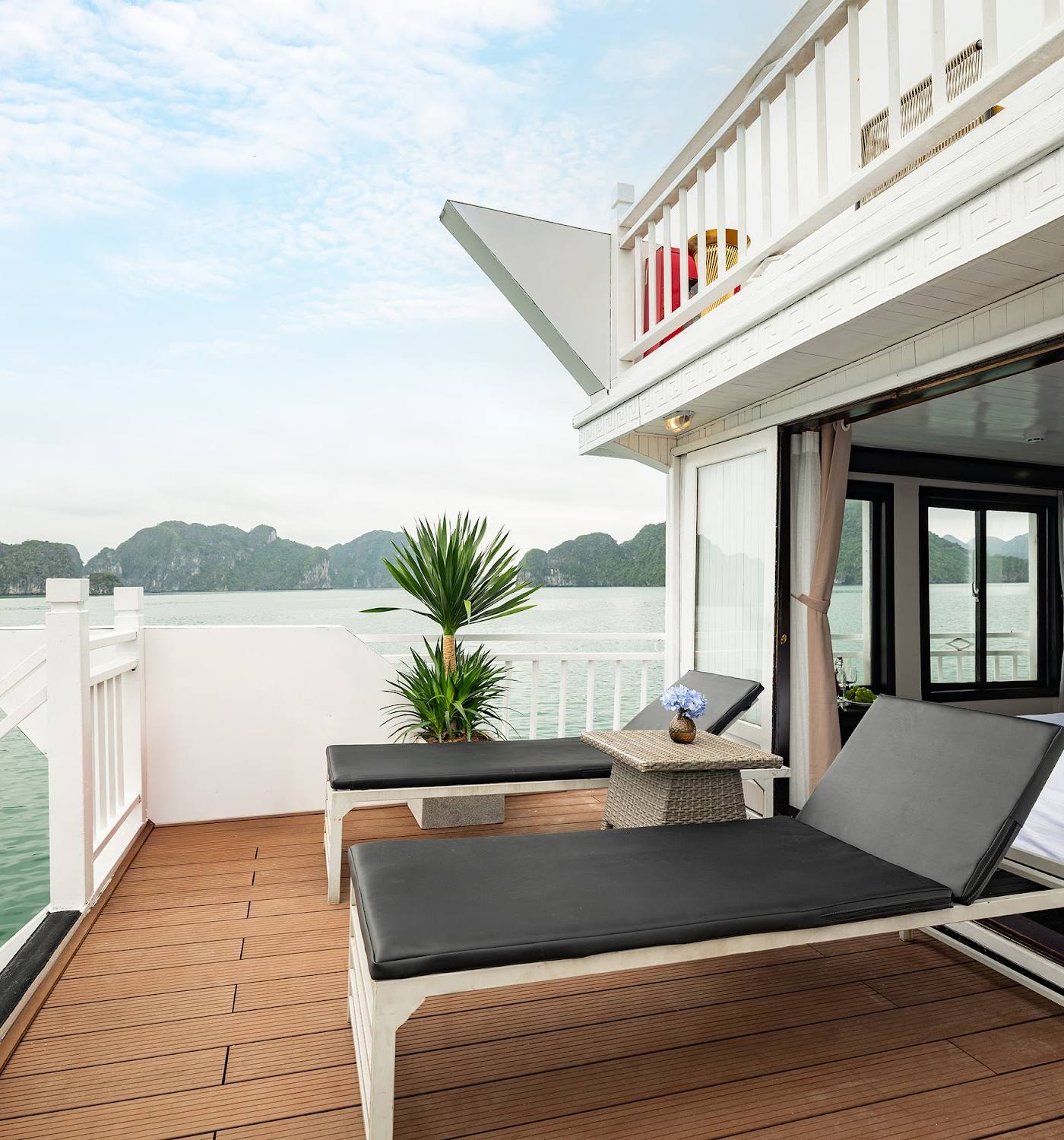 Cozy Bay Grand Cruise