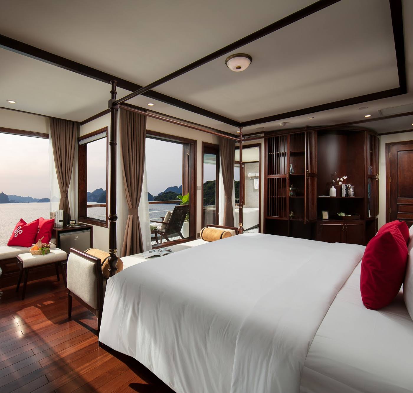 Heritage Bình Chuẩn Cruise