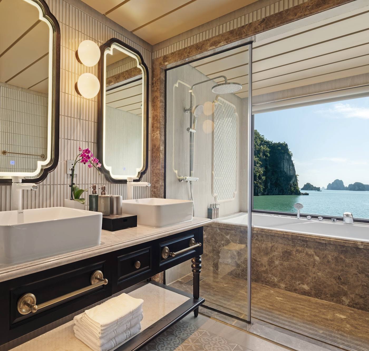 Lyra Grandeur Cruise