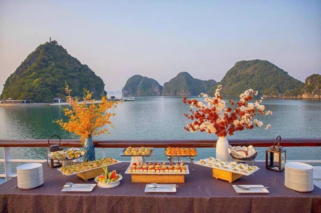Aqua Elegance Cruise
