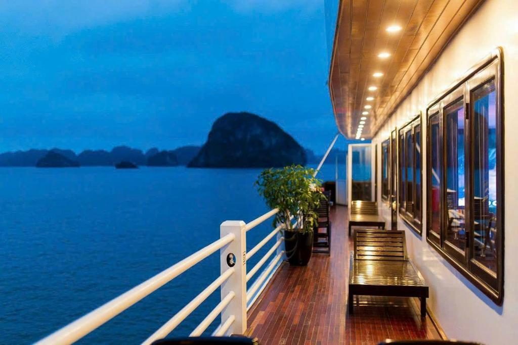 Aqua Elegance Cruise