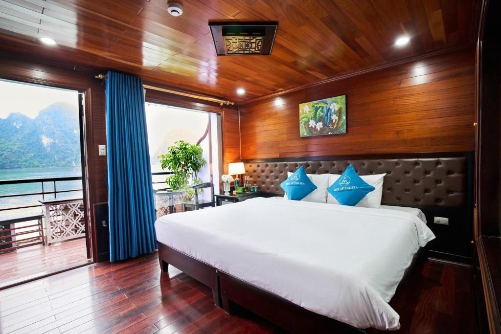 Aqua Elegance Cruise