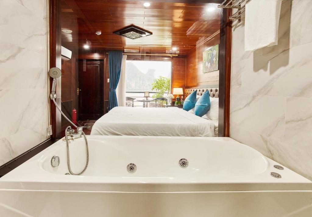 Aqua Elegance Cruise