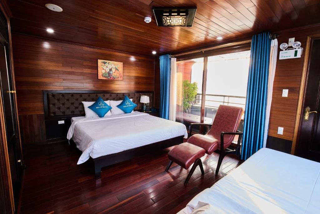 Aqua Elegance Cruise