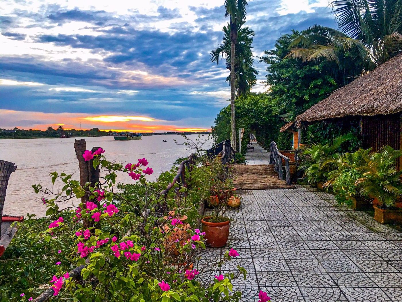 Mekong Lodge