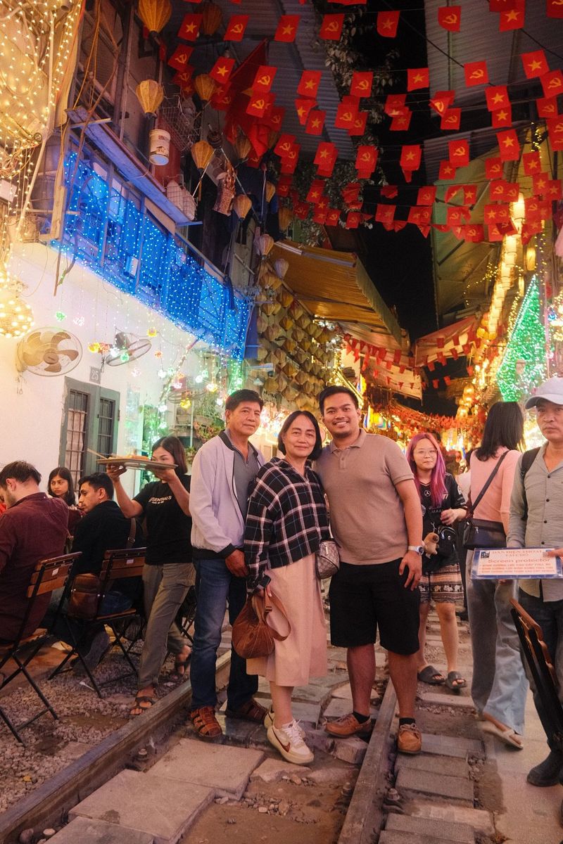 Jay Ronn's family on Hanoi Train Street