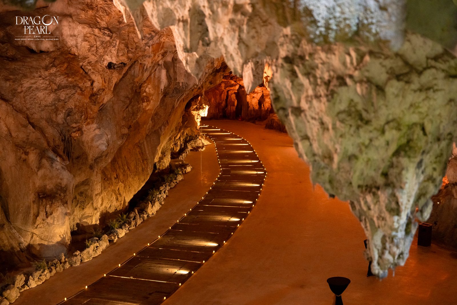 Dragon Pearl Cave dinner & show
