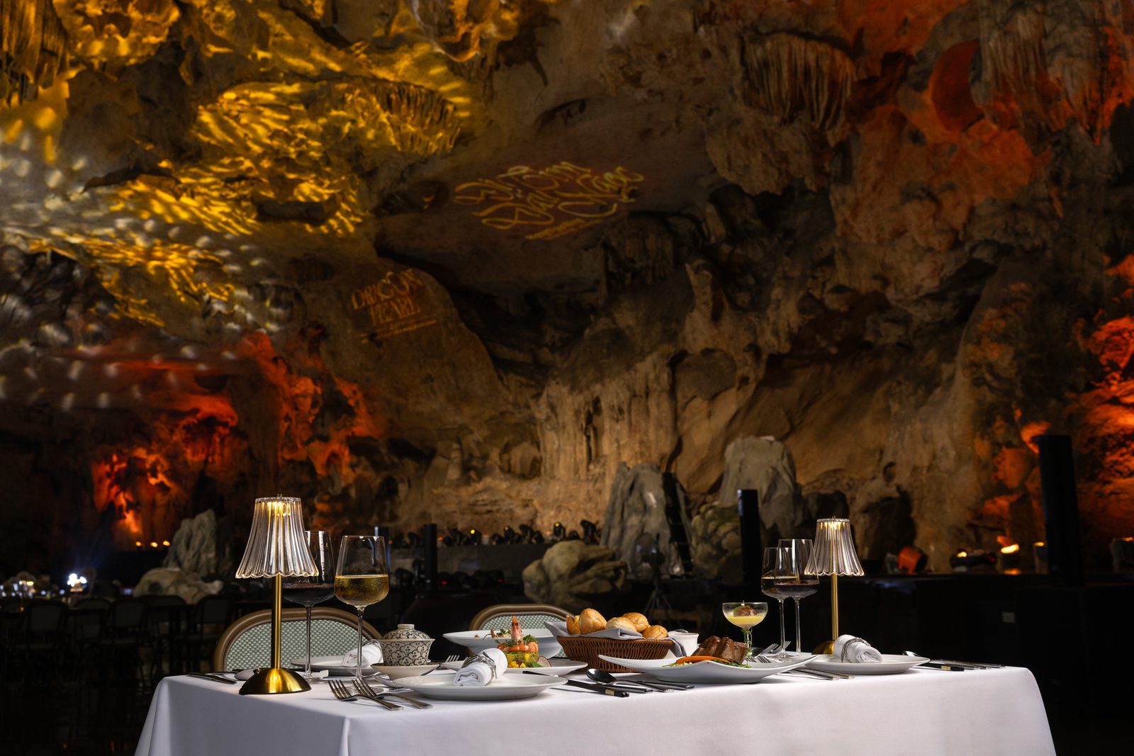 Dragon Pearl Cave dinner & show