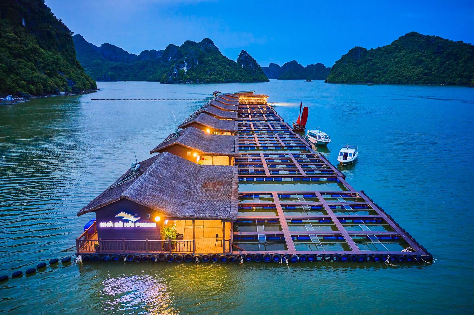 Hai Phong floating seafood farm