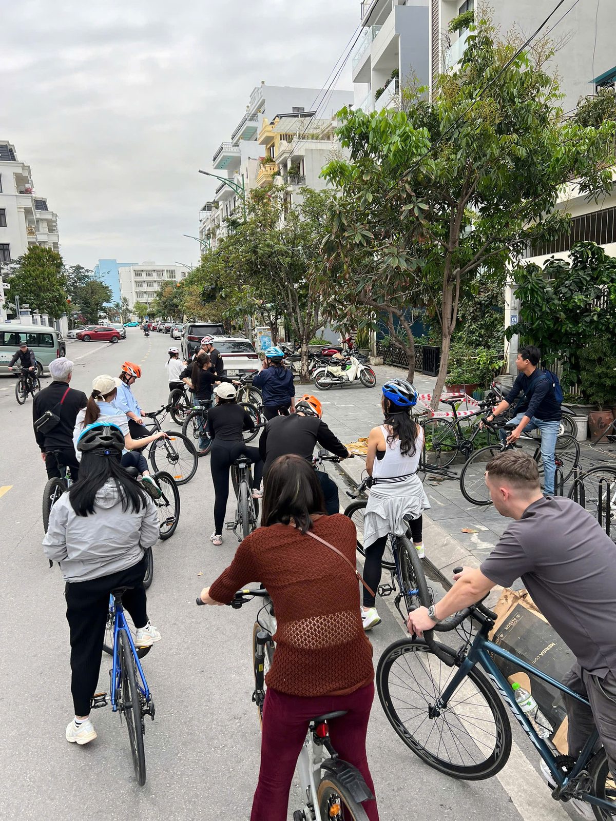 Ha Long City bike tour