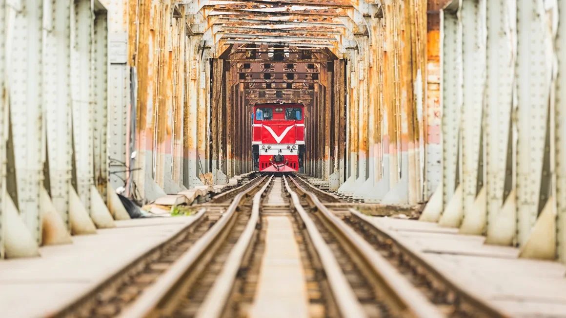 Train Street photo moment
