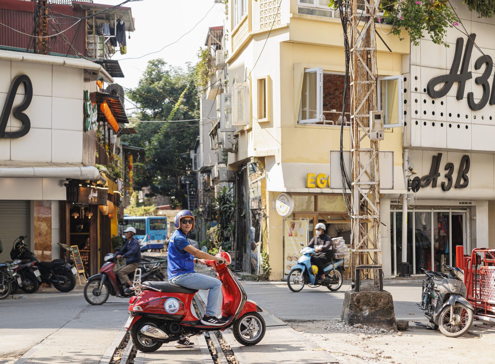 Lively Hanoi streets at dusk