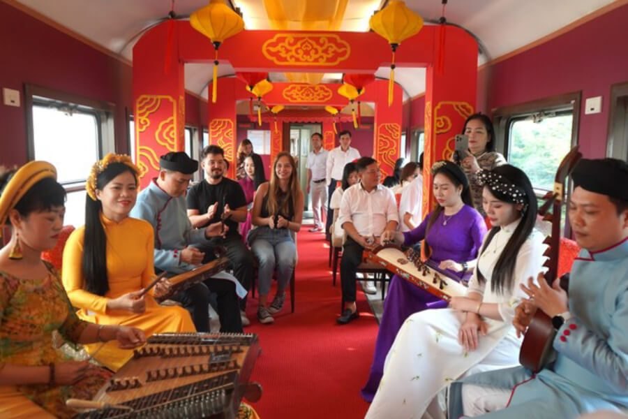 Hue ⇄ Da Nang Heritage Train photo 3