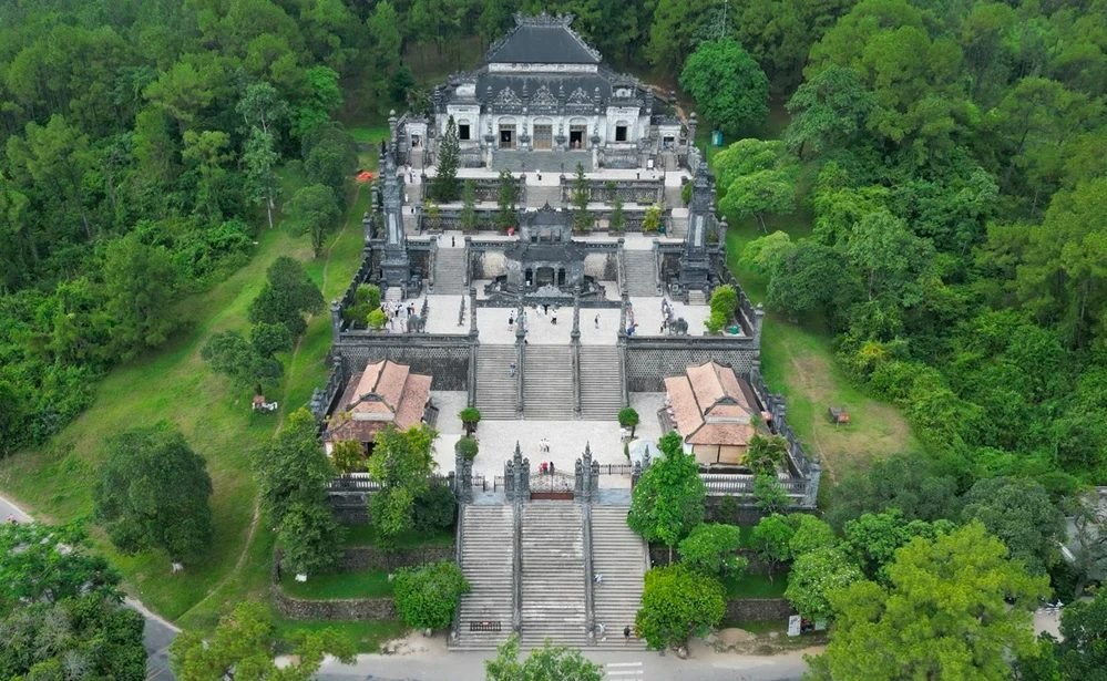 Hue Imperial City & Royal Tombs Day Trip photo 3