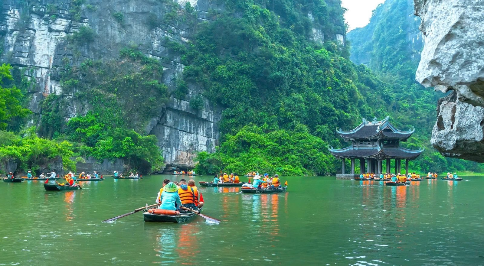Hoa Lu, Trang An & Mua Cave Day Tour photo 2