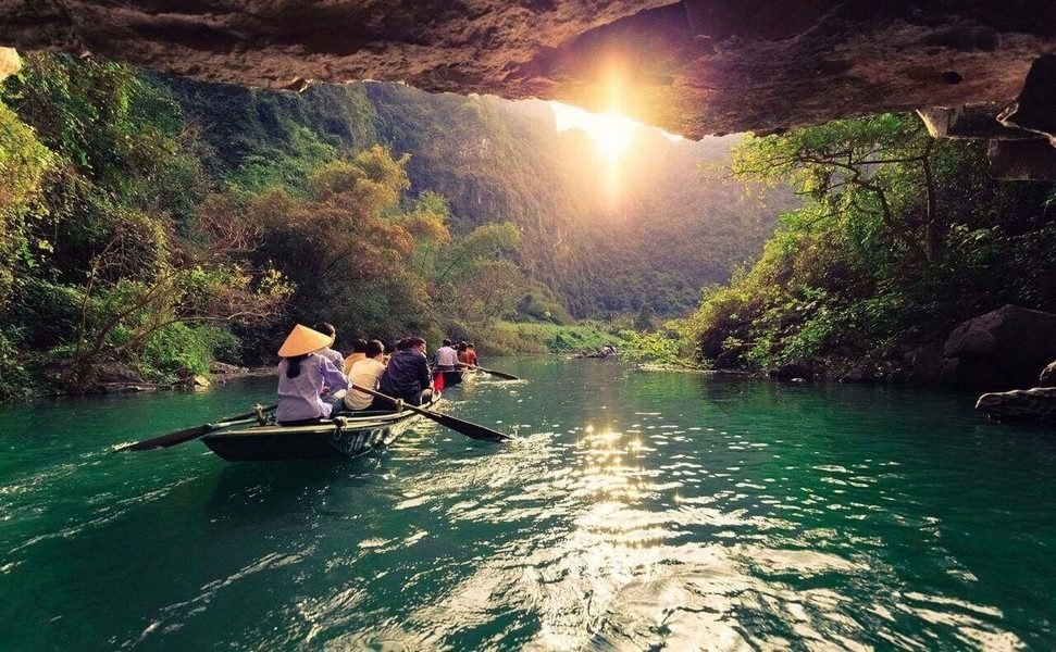 Hoa Lu, Trang An & Mua Cave Day Tour photo 3
