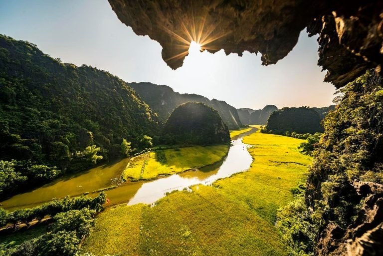 Hoa Lu, Trang An & Mua Cave Day Tour photo 6