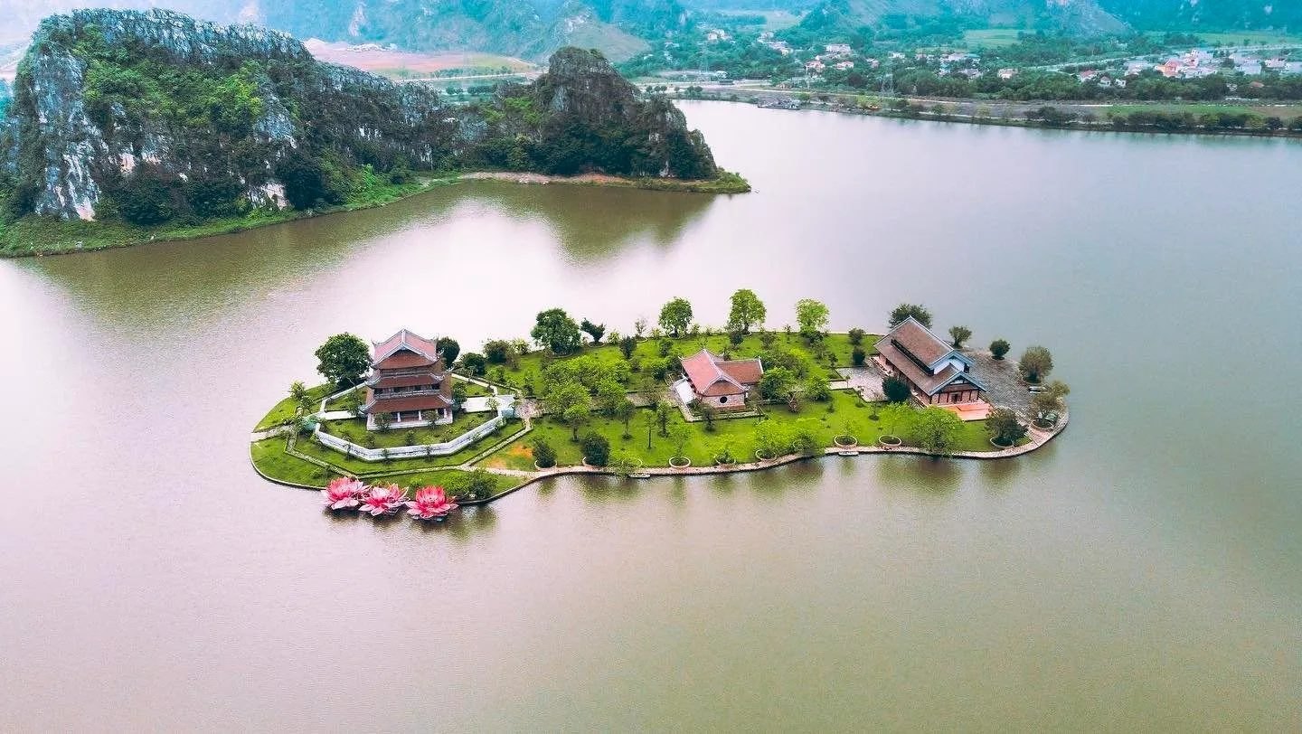 Bai Dinh Pagoda, Trang An & Mua Cave photo 2