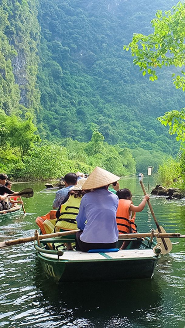 Ninh Binh group tour — scenery and activities