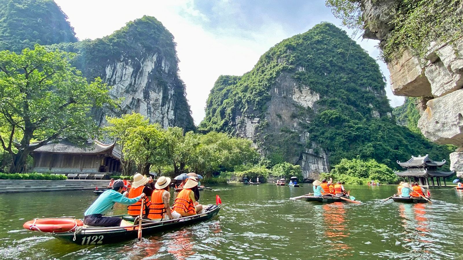 Ninh Binh group tour — scenery and activities