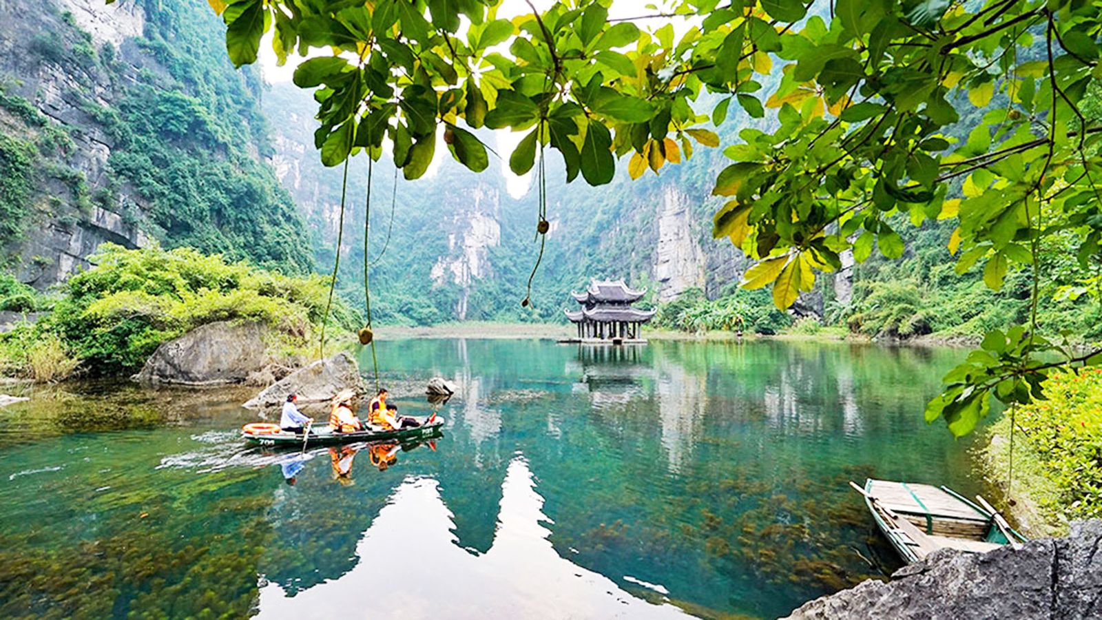 Ninh Binh group tour — scenery and activities