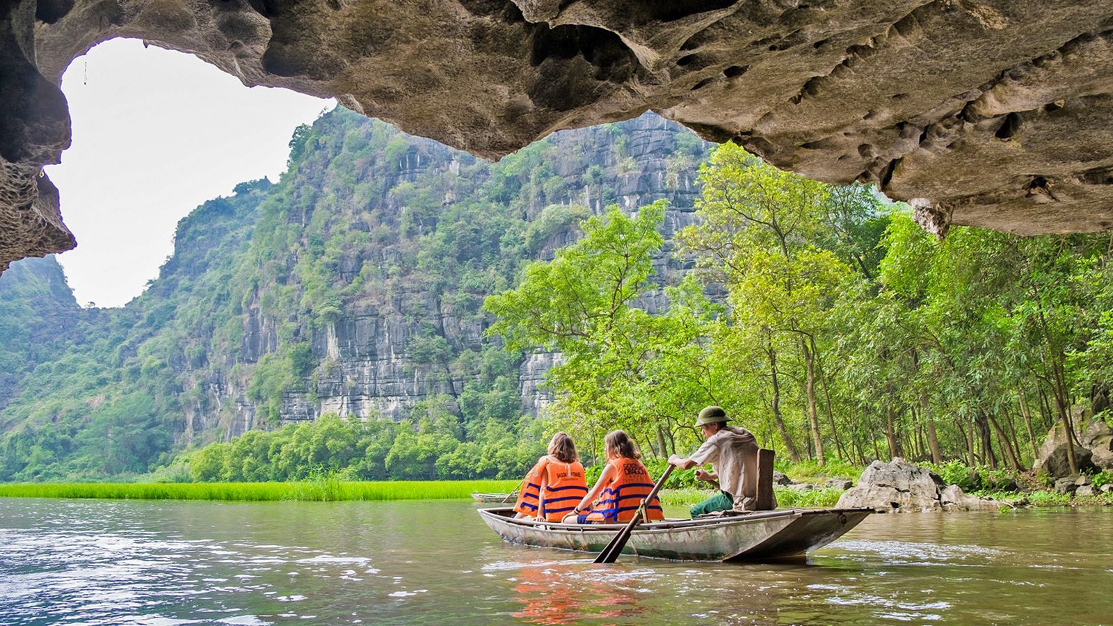 Ninh Binh group tour — scenery and activities