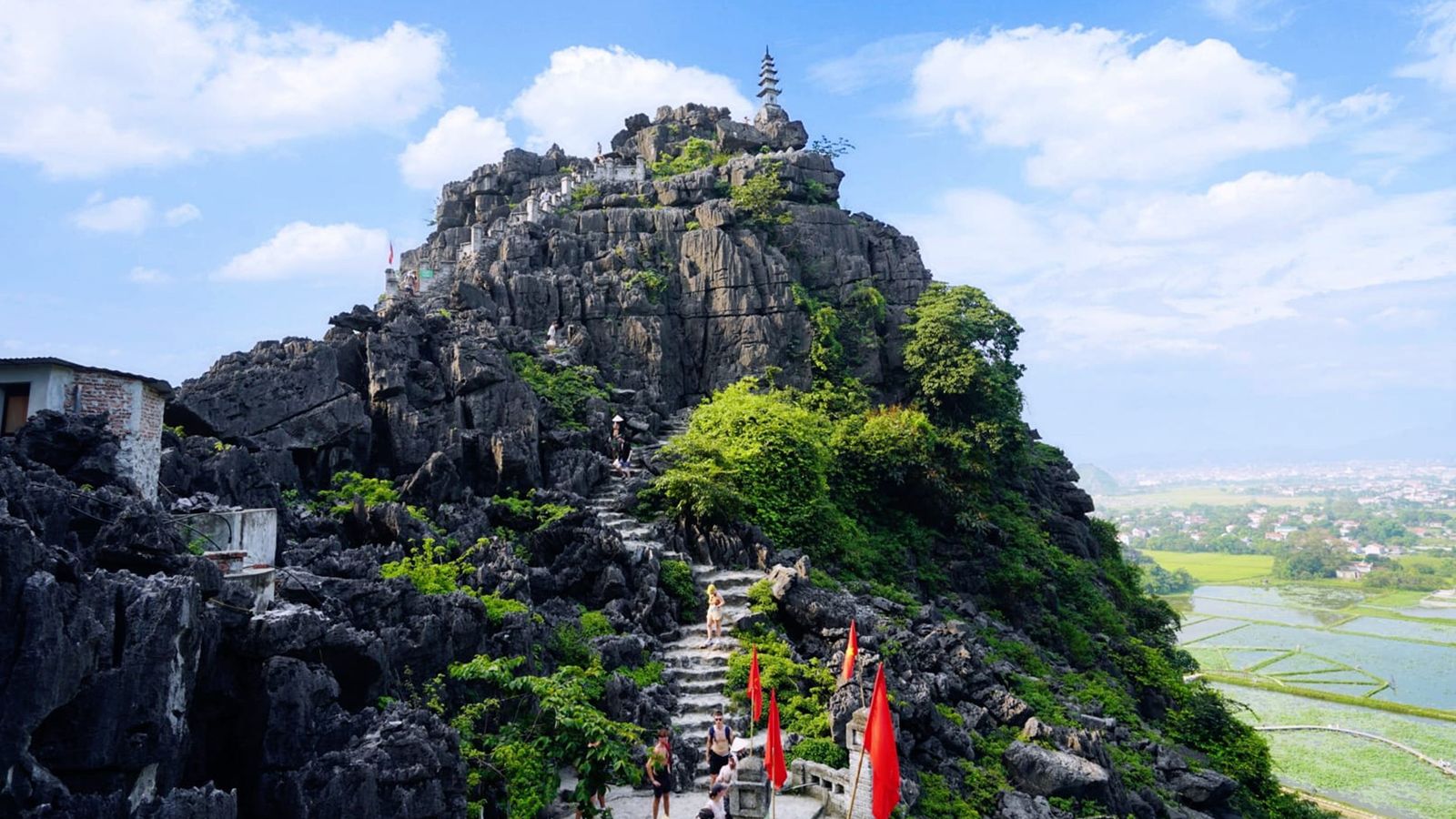 Ninh Binh group tour — scenery and activities