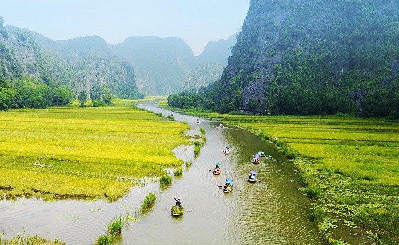 Ninh Binh group tour — scenery and activities
