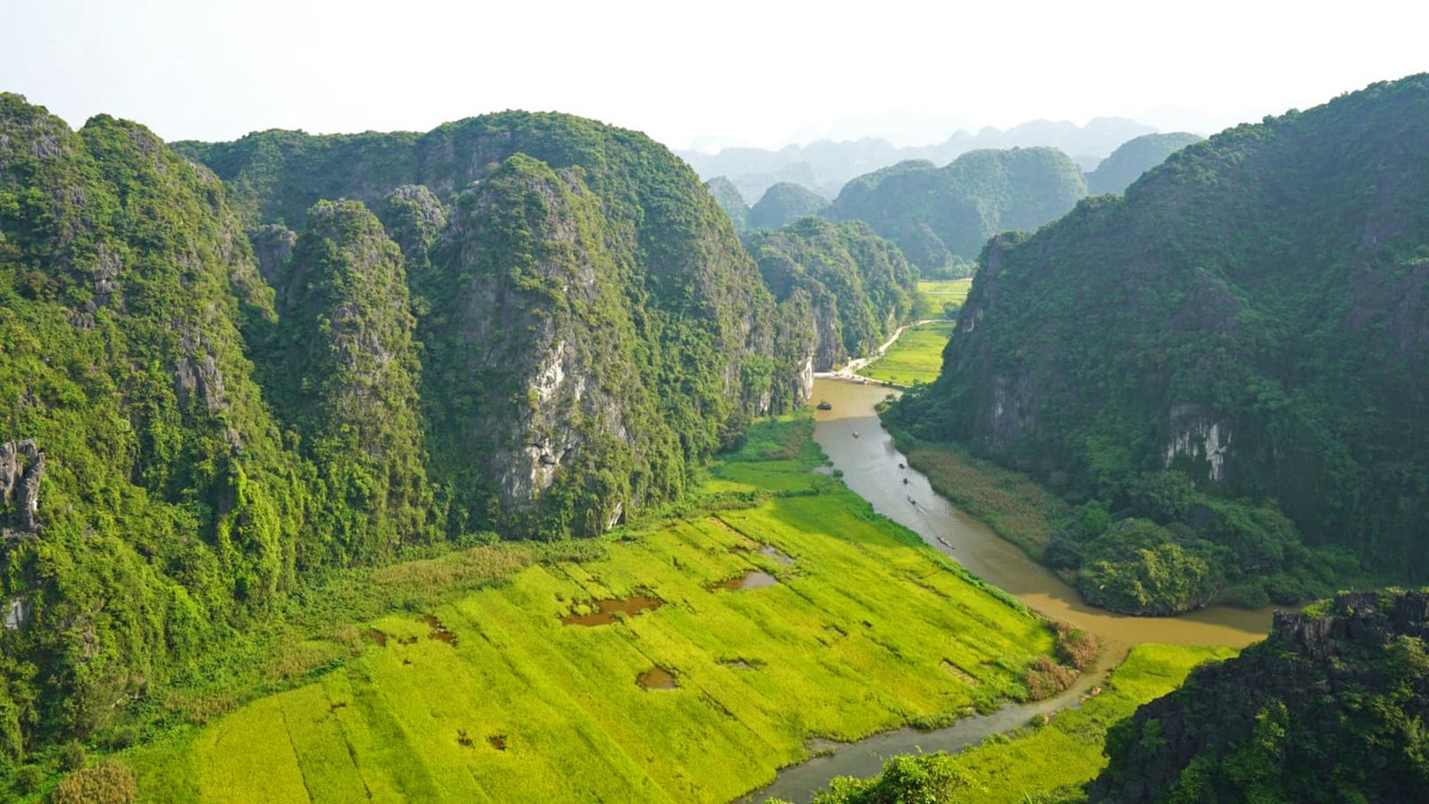 Ninh Binh group tour — scenery and activities