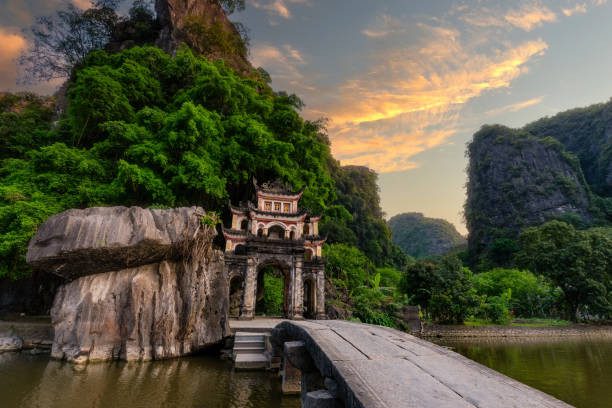 Ninh Binh heritage tour — temples and limestone scenery
