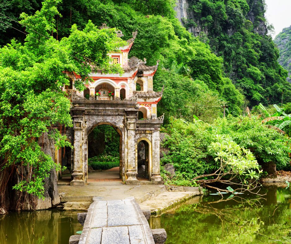 Ninh Binh heritage tour — temples and limestone scenery