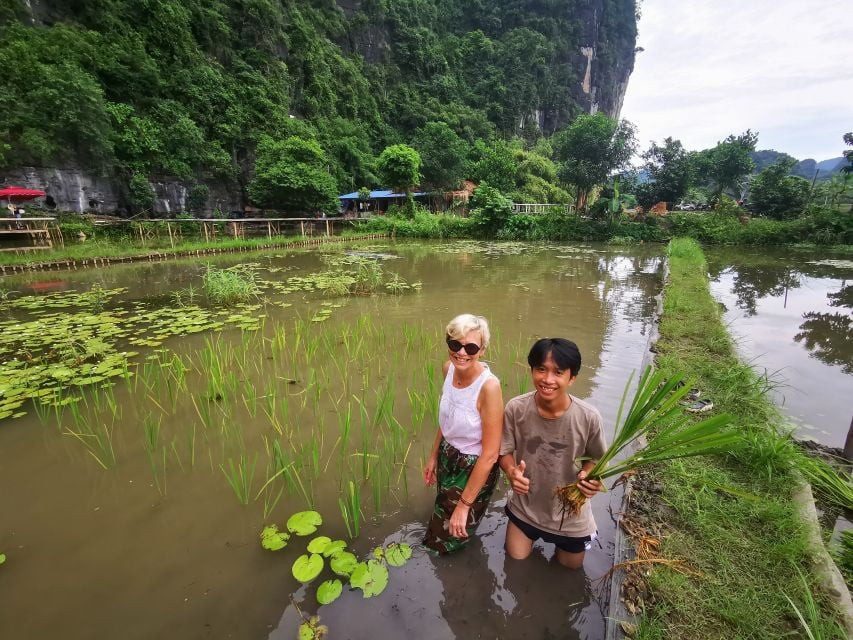 Ninh Binh scenic tour — limestone karsts and waterways